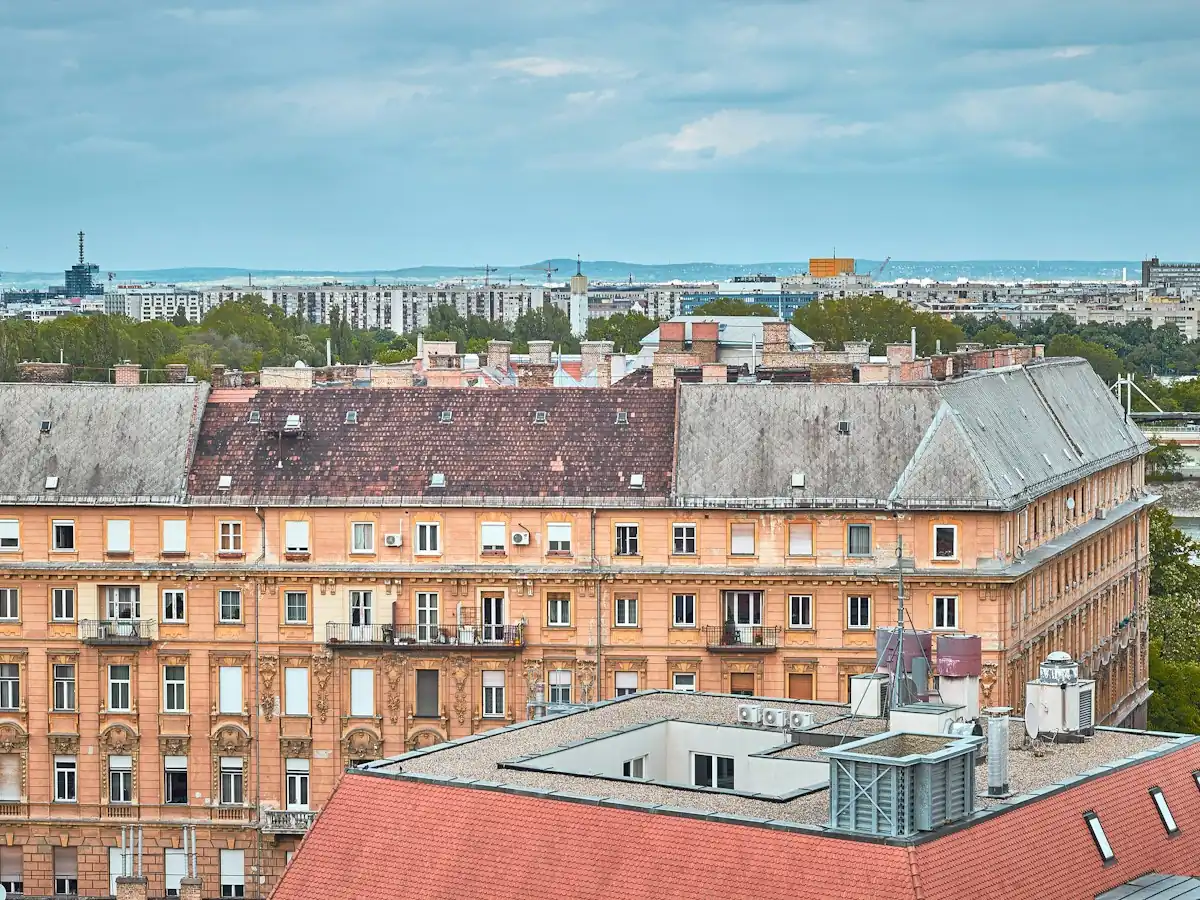 Budapesti bérház teteje felülről